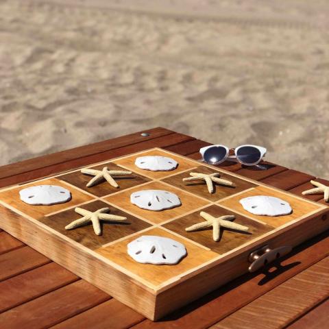 Jeu de société sur une plage